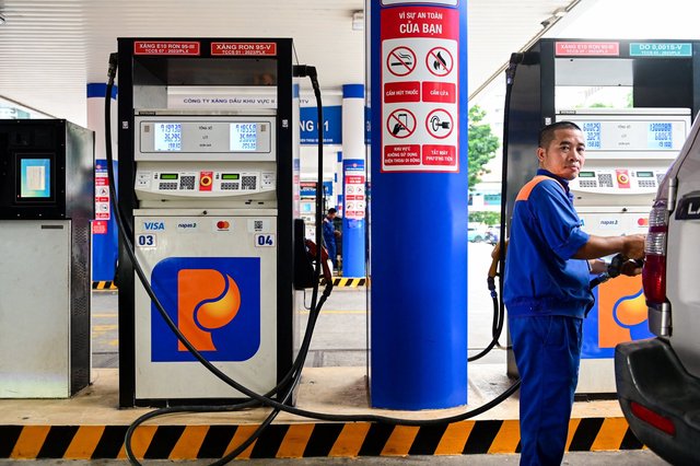 Giá dầu hôm nay 29/4: Brent vượt 110 USD/thùng