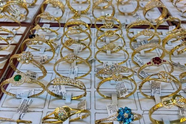 Giá vàng SJC giảm 2,8 triệu đồng/lượng, người mua lỗ gần 6 triệu