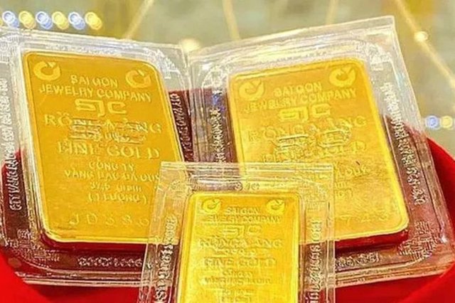 Giá vàng hôm nay 7/5: Vàng nhẫn tăng giảm trái chiều, SJC lên 166 triệu/lượng