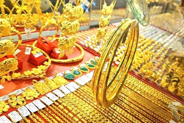 Giá vàng hôm nay 16/5: SJC giữ mức 161 – 164 triệu đồng/lượng