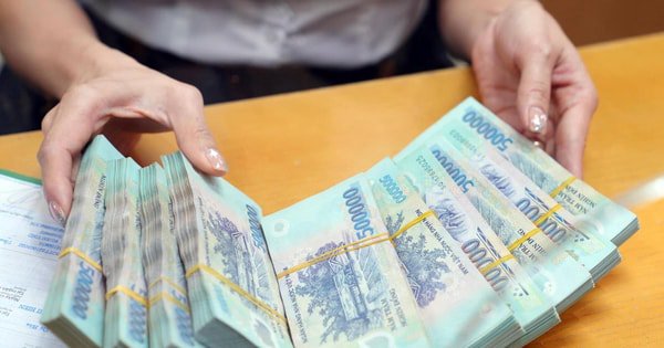 Sacombank giảm mạnh lãi suất tiết kiệm online