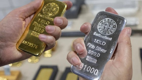 Giá vàng, bạc ngày 15/6 tăng bốc đầu sau tin thỏa thuận hòa bình Mỹ - Iran