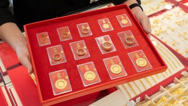 Giá vàng hôm nay 1/7: Vàng SJC giảm, vàng thế giới phục hồi nhẹ